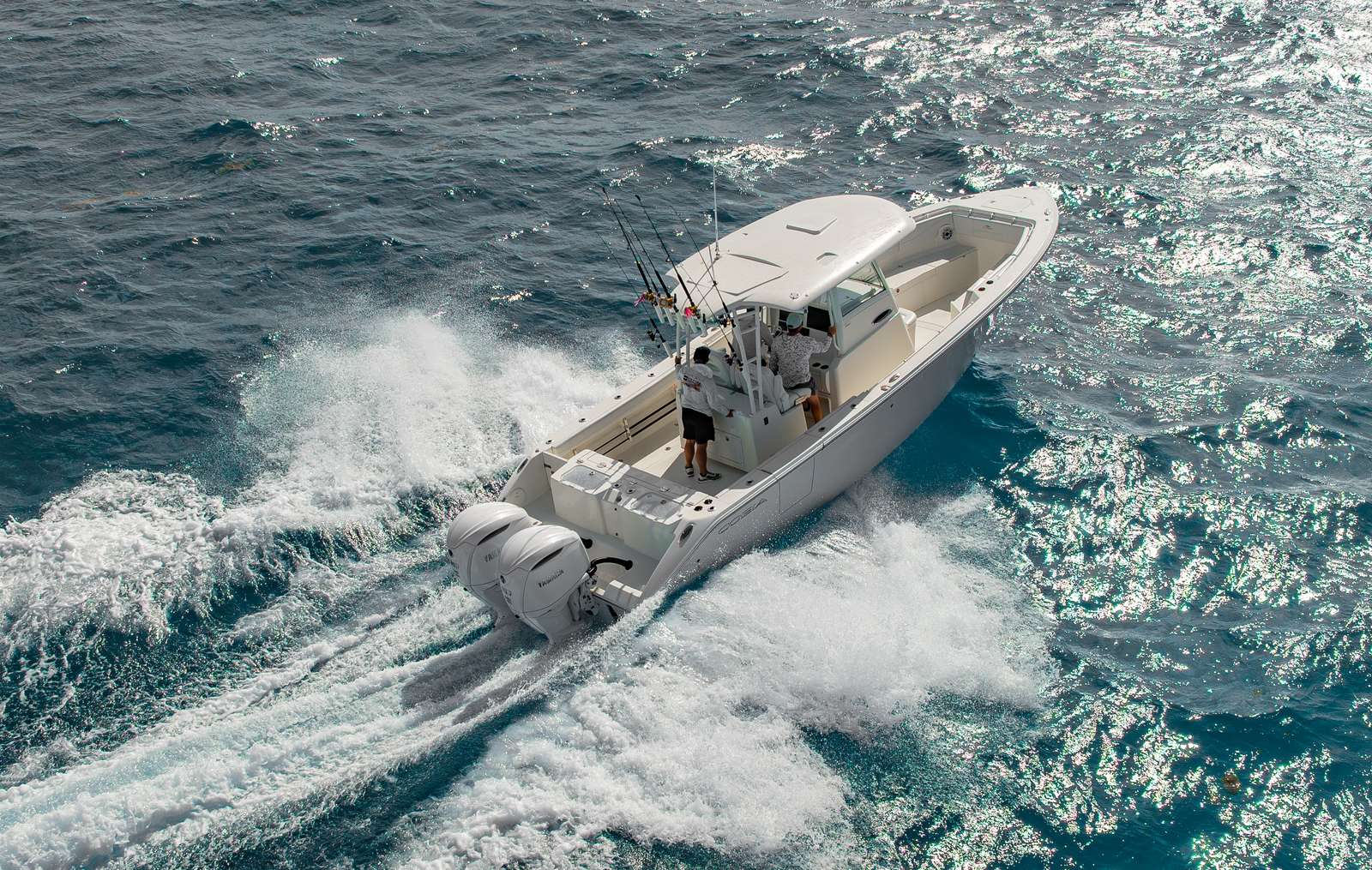 cobia-320-cc-drone-overhead-beauty-running.jpg