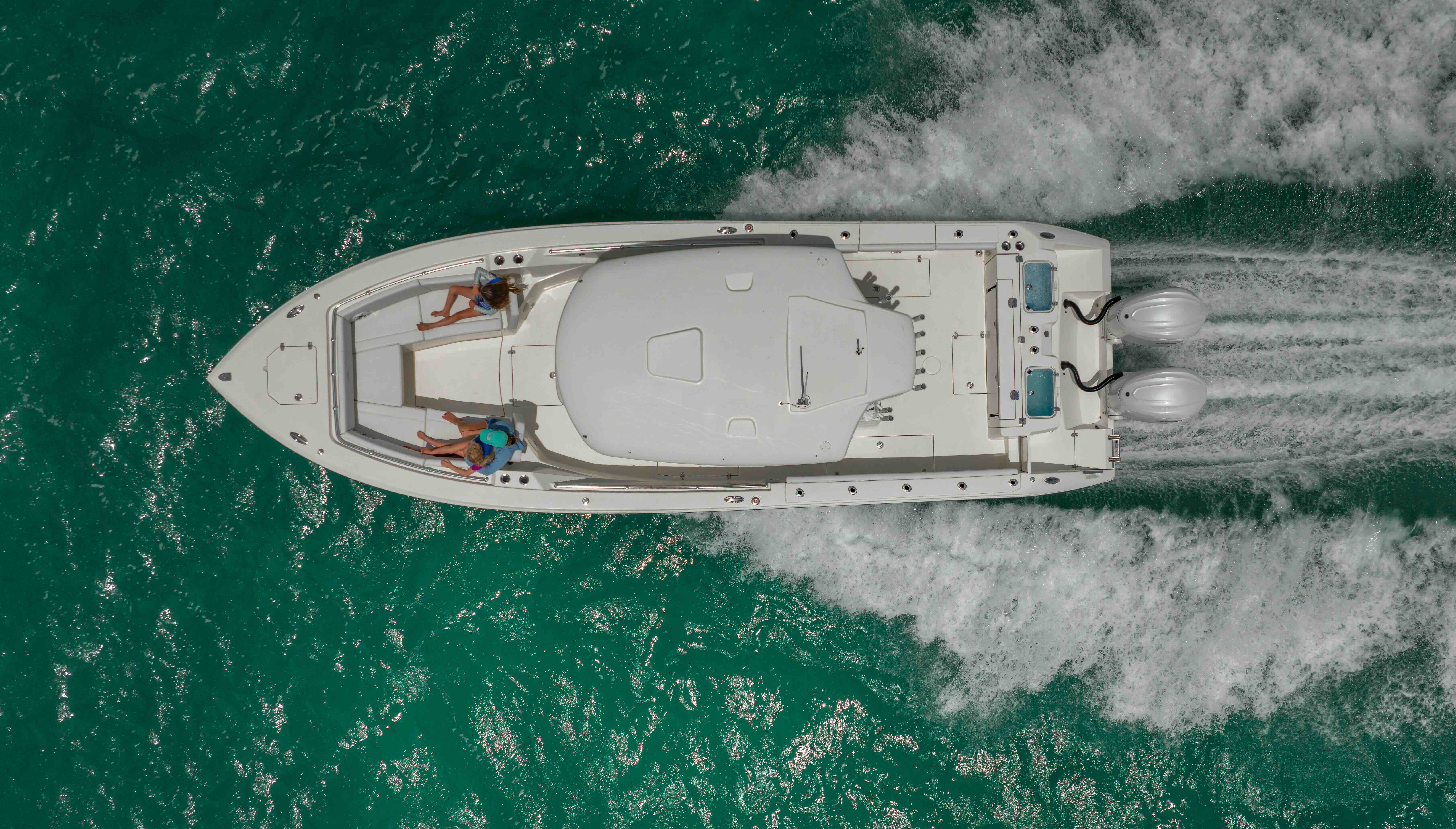 Quality extends beyond what you can see. Single-run, labeled wiring, watertight connections, and generous bilge access simplify maintenance and improve long-term reliability, ensuring your 320 CC is ready for years of adventures on the water. 