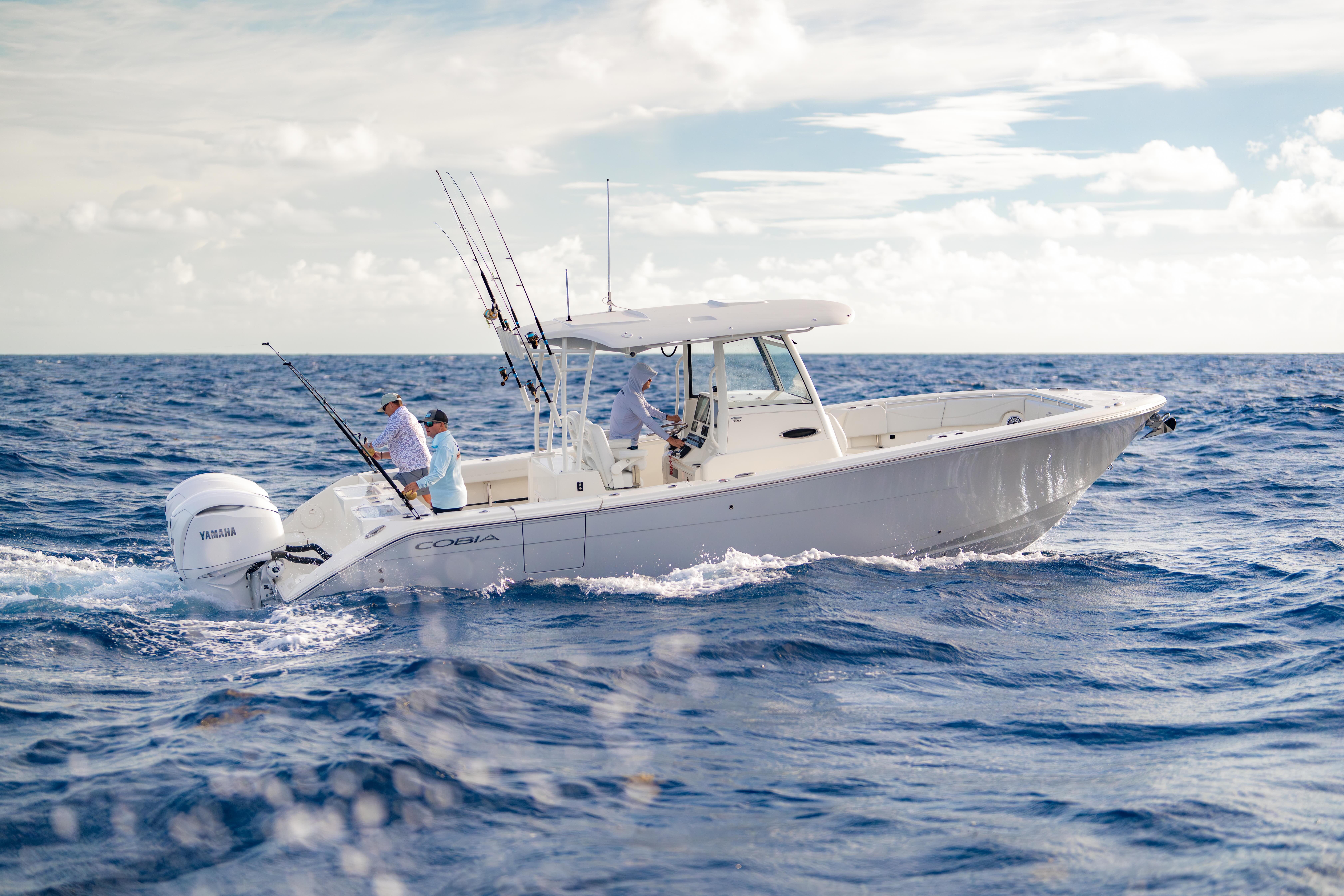 The 320 CC’s expansive cockpit is built to fish hard. Wide-open deck space, unobstructed walkways, and thoughtfully placed rod holders, tackle storage, and coaming bolsters keep everything exactly where it needs to be when the bite turns on. 
