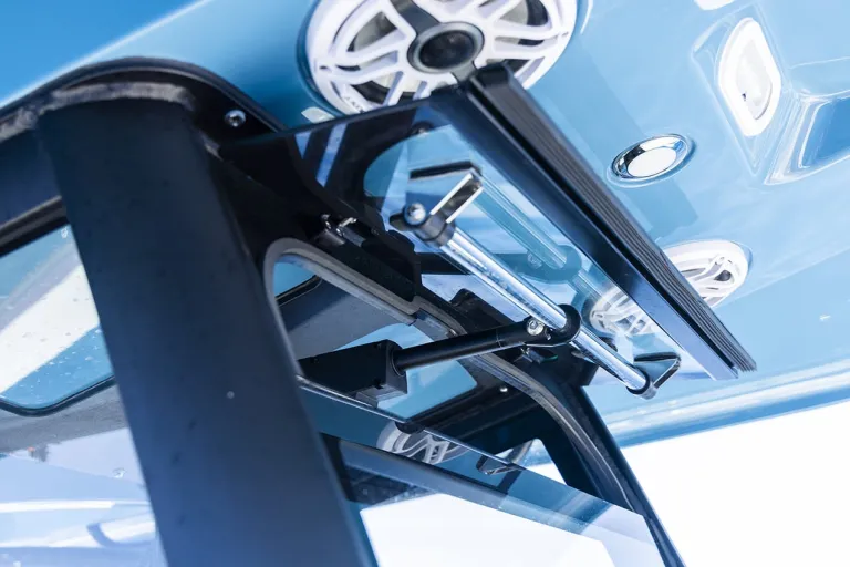 Cobia 265 CC Open Detail