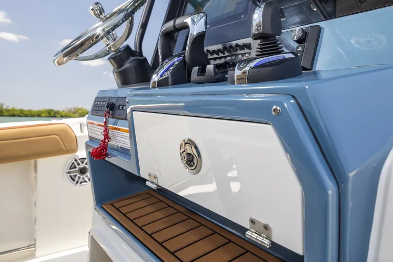 Cobia 265 CC Open Detail