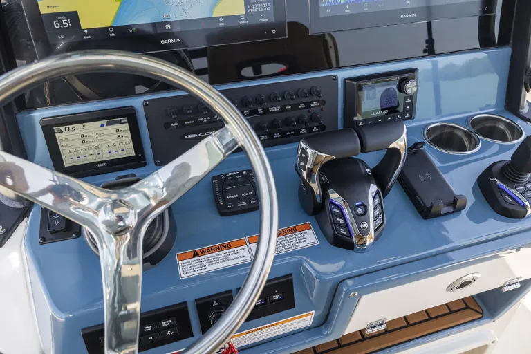 Cobia 265 CC Open Detail