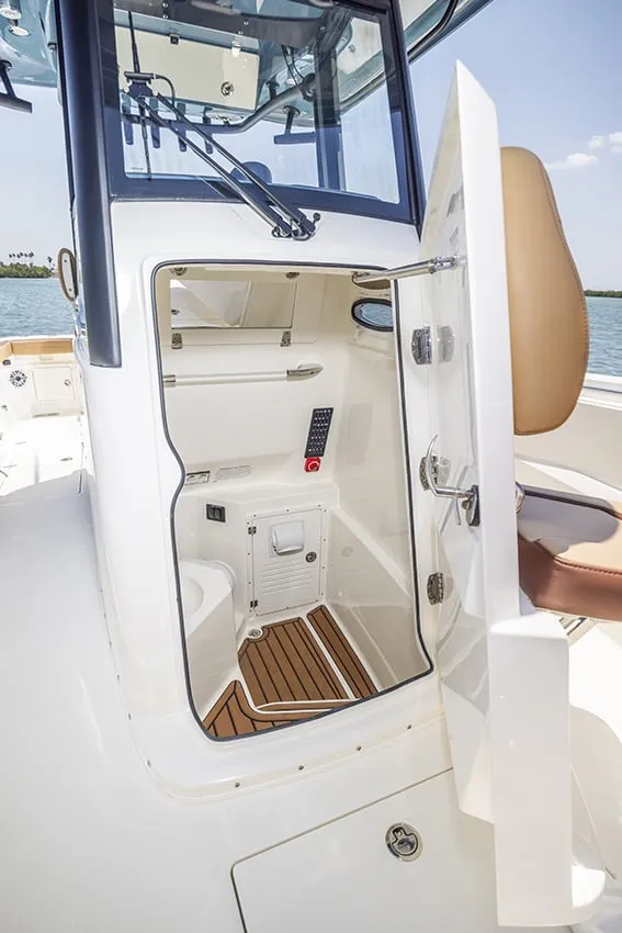 Cobia 265 CC Open Detail