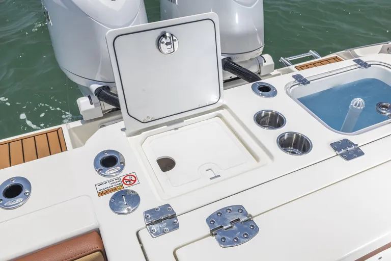 Cobia 265 CC Open Detail