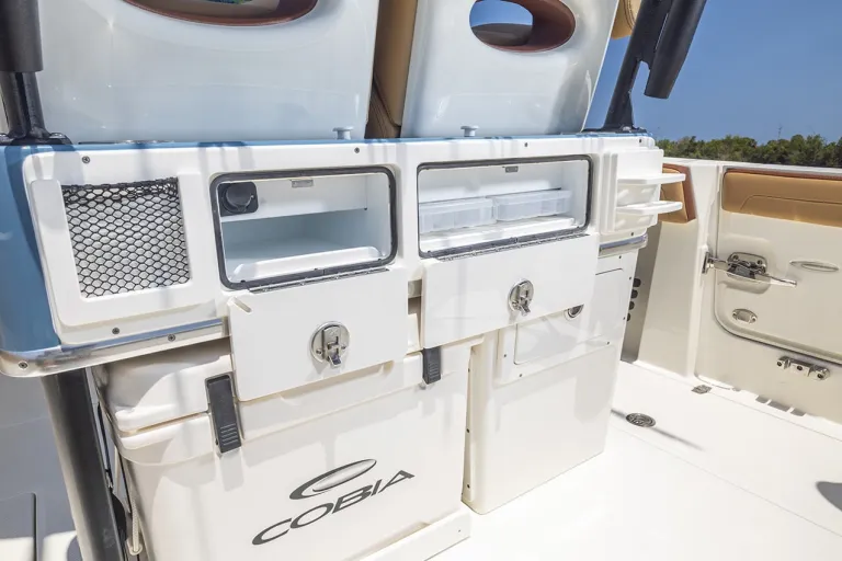 Cobia 265 CC Open Detail