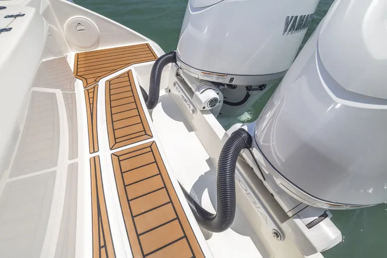Cobia 265 CC Open Detail